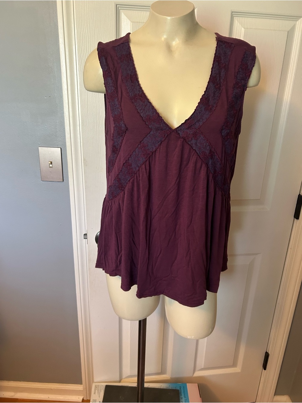 Rue21 Plum V-Neck Lace Trim Sleeveless Camisole
